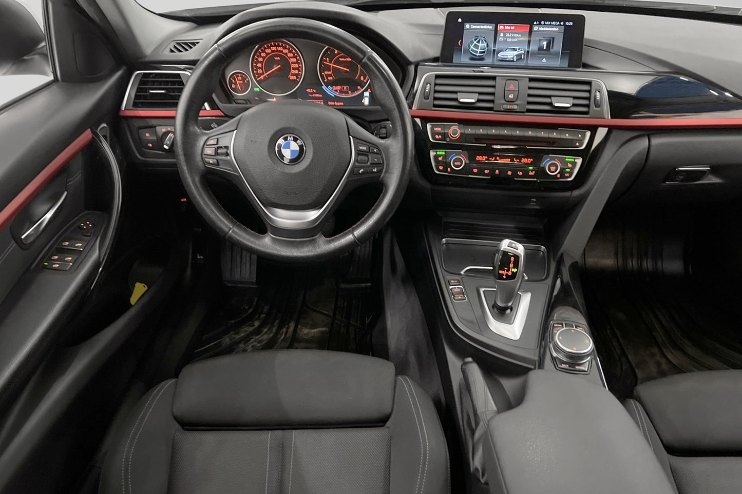 BMW 320d xDrive Sport line M-värme HiFi Navi P-sensorer Drag