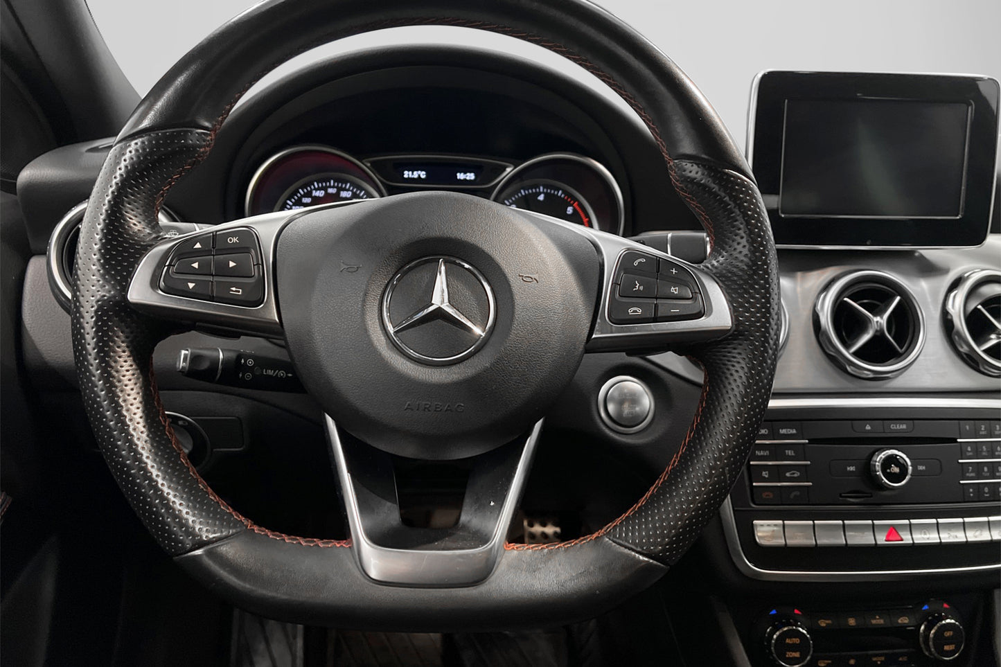 Mercedes-Benz GLA 200 d 4MATIC 7G-DCT AMG Sport B-Kamera GPS