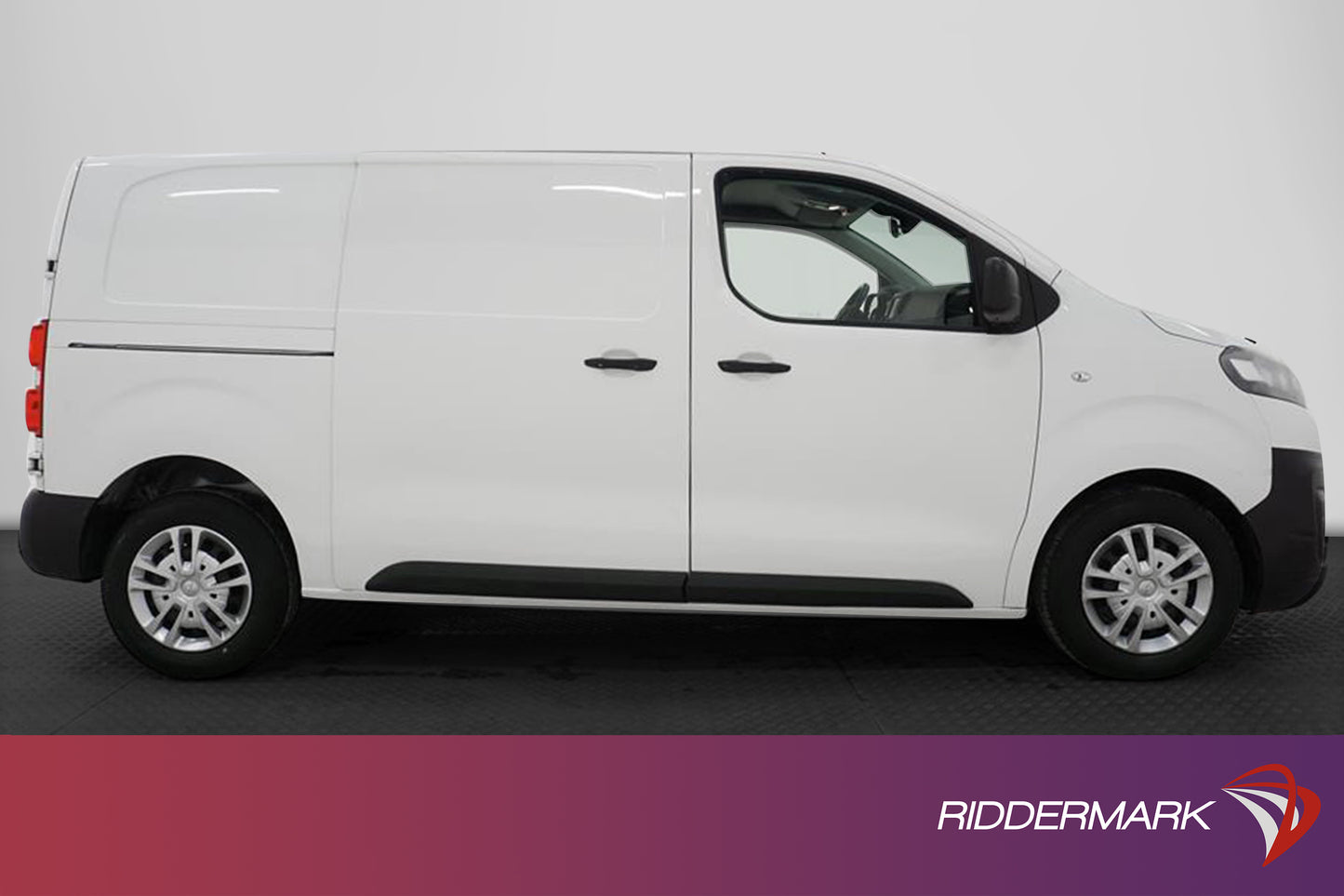 Opel Vivaro Lång Automat Värmare Dragkrok PDC Moms