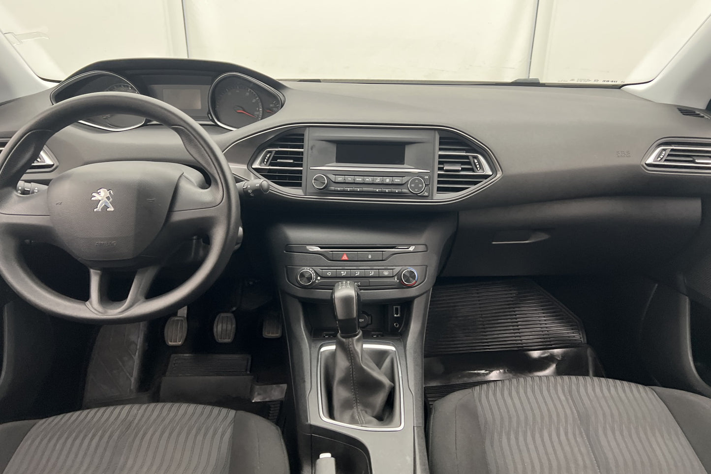 Peugeot 308 1.2 VTi 82hk Access Farthållare Låg-Skatt