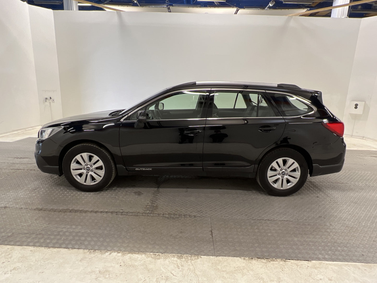 Subaru Outback 2.5 AWD 175hk Kamera Skinn Drag Välservad