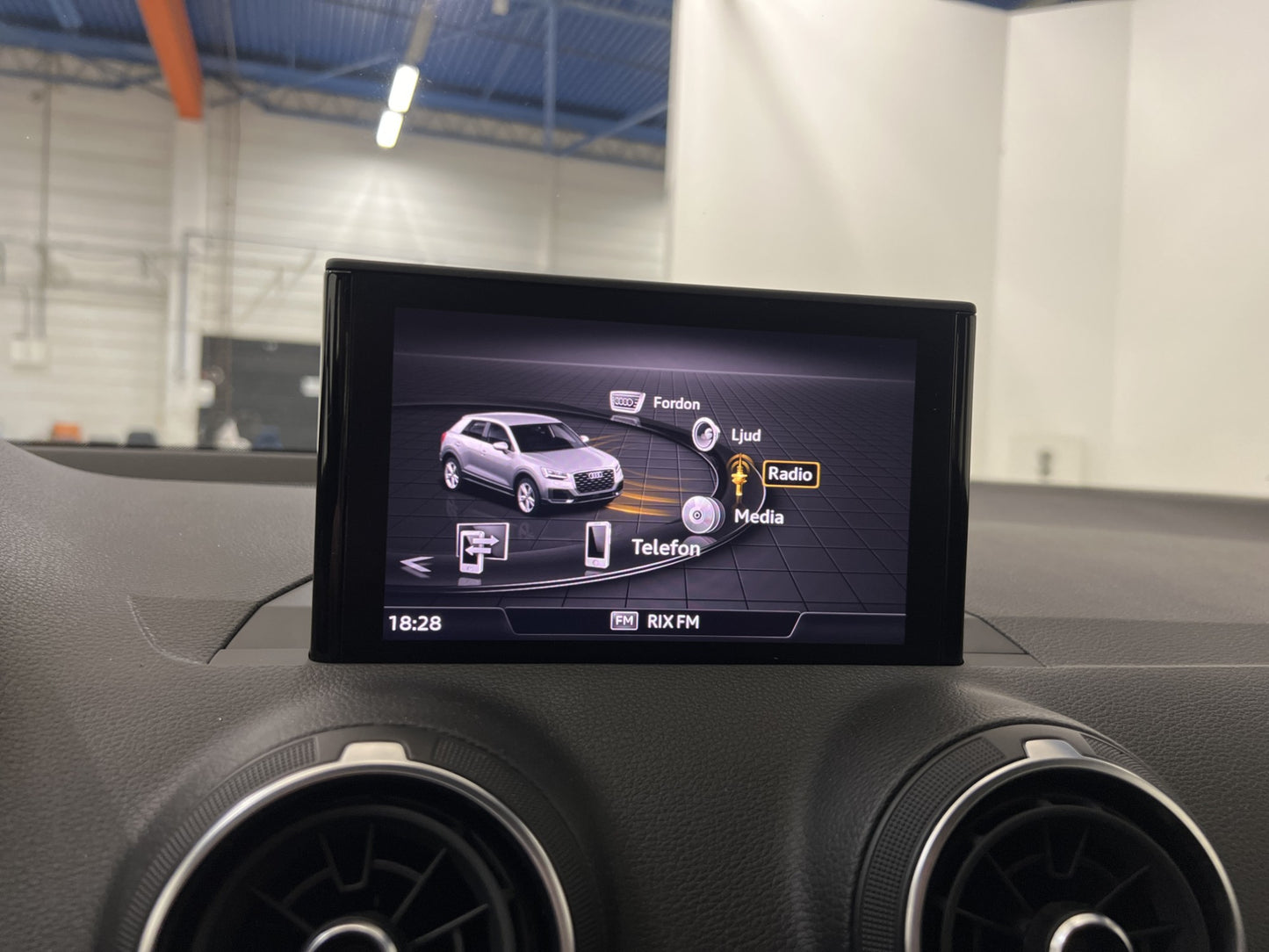 Audi Q2 30 TFSI 116hk Proline Apple Carplay P-sensorer