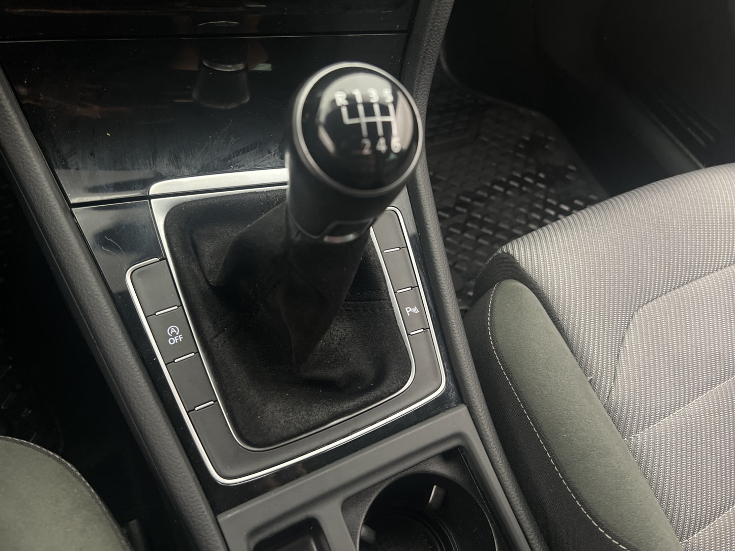 Volkswagen Golf TSI 150hk R-Line Highline Plus Värm Carplay