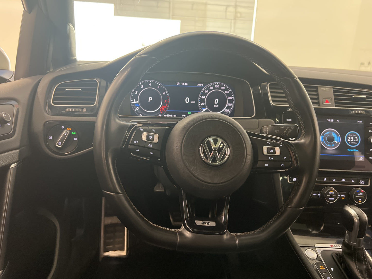 Volkswagen Golf R 2.0 4M 310hk Cockpit Pano Skinn Kamera