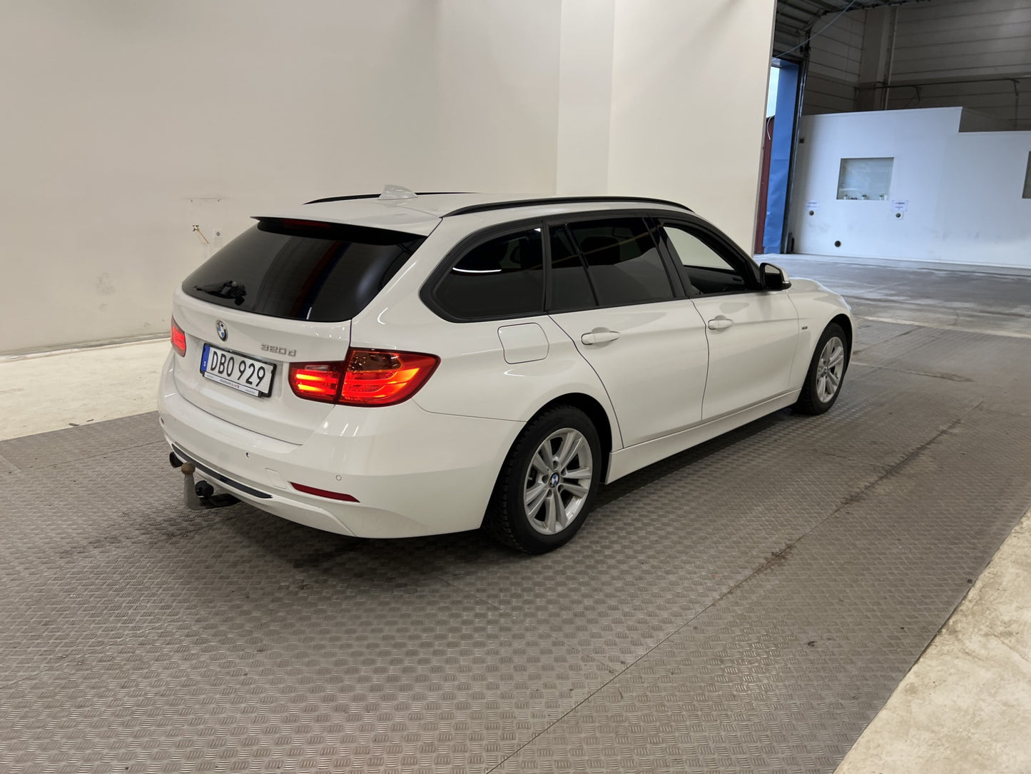 BMW 320 d Touring 184hk Sportline Rattvärme Drag Nyservad