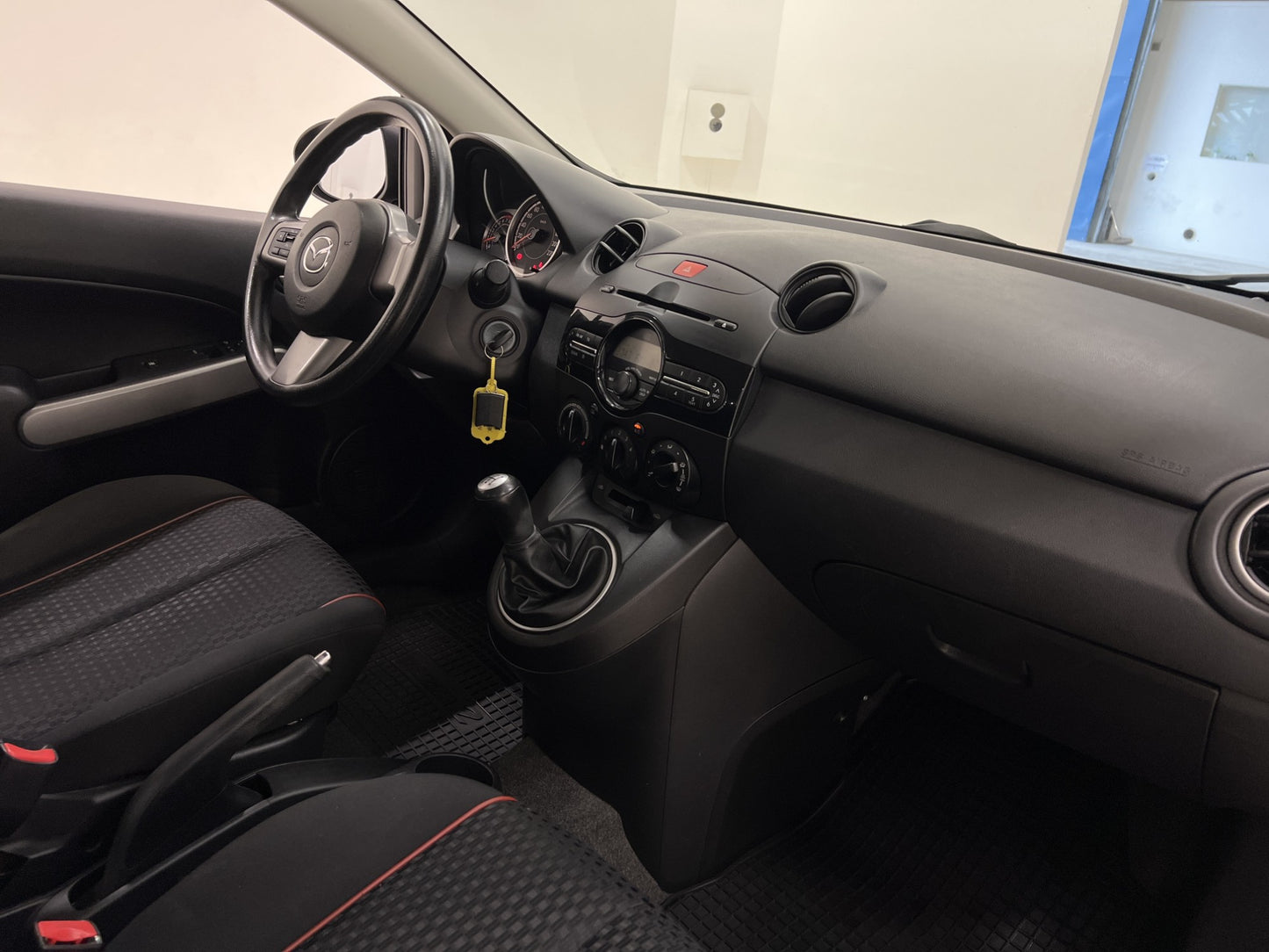 Mazda 2 1.3 MZR 84hk Lågskatt Nyservad