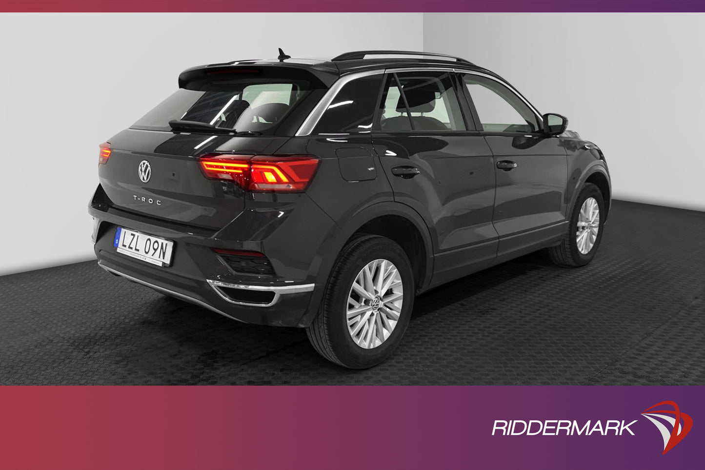 Volkswagen T-Roc 1.0 TSI 115hk P-sensorer CarPlay Nyservad