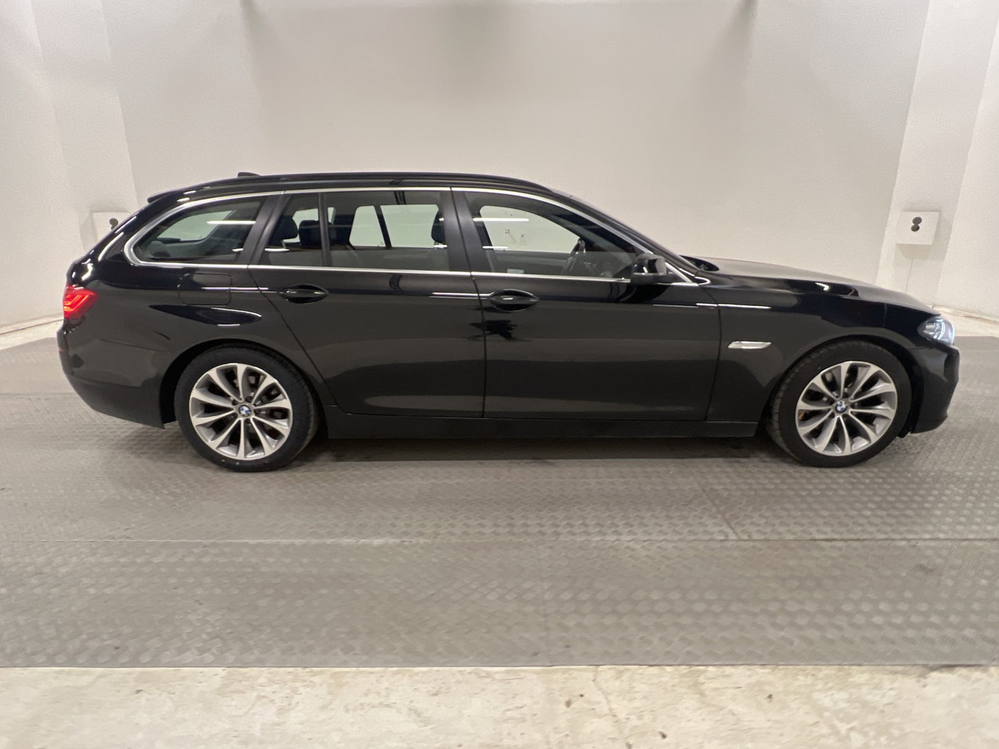 BMW 520d 190hk xDrive Navi Skinn Drag Bluetooth