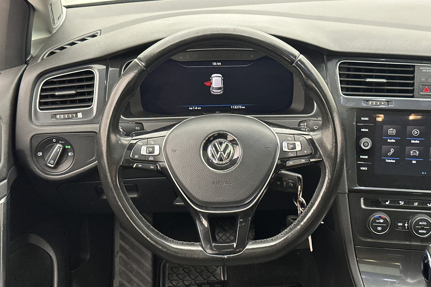 Volkswagen Golf TSI 110hk R-Line Pano Dynaudio Cockpit Navi