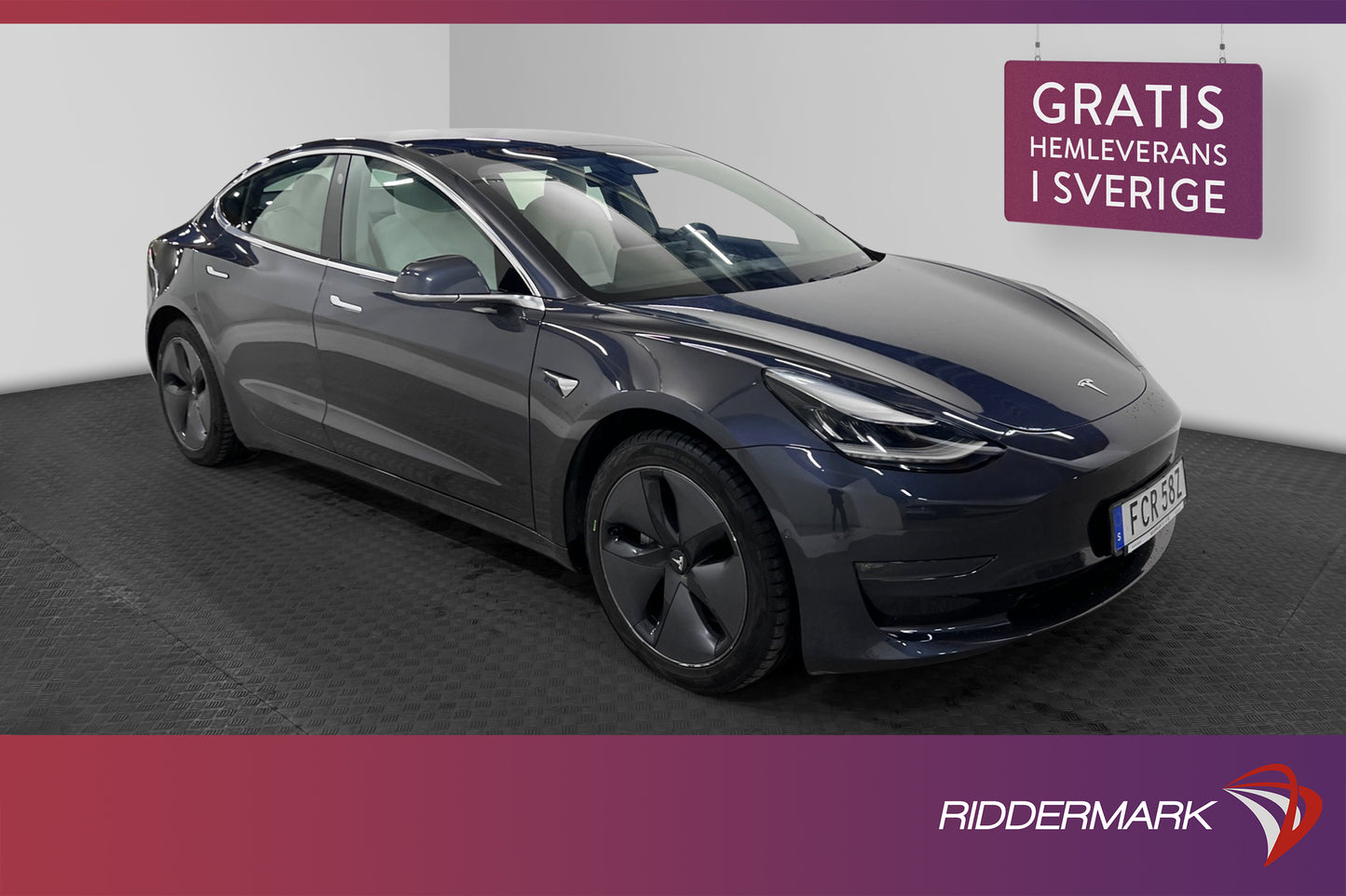 Tesla Model 3 Long Range AWD 440hk Svensksåld Ljus interiör