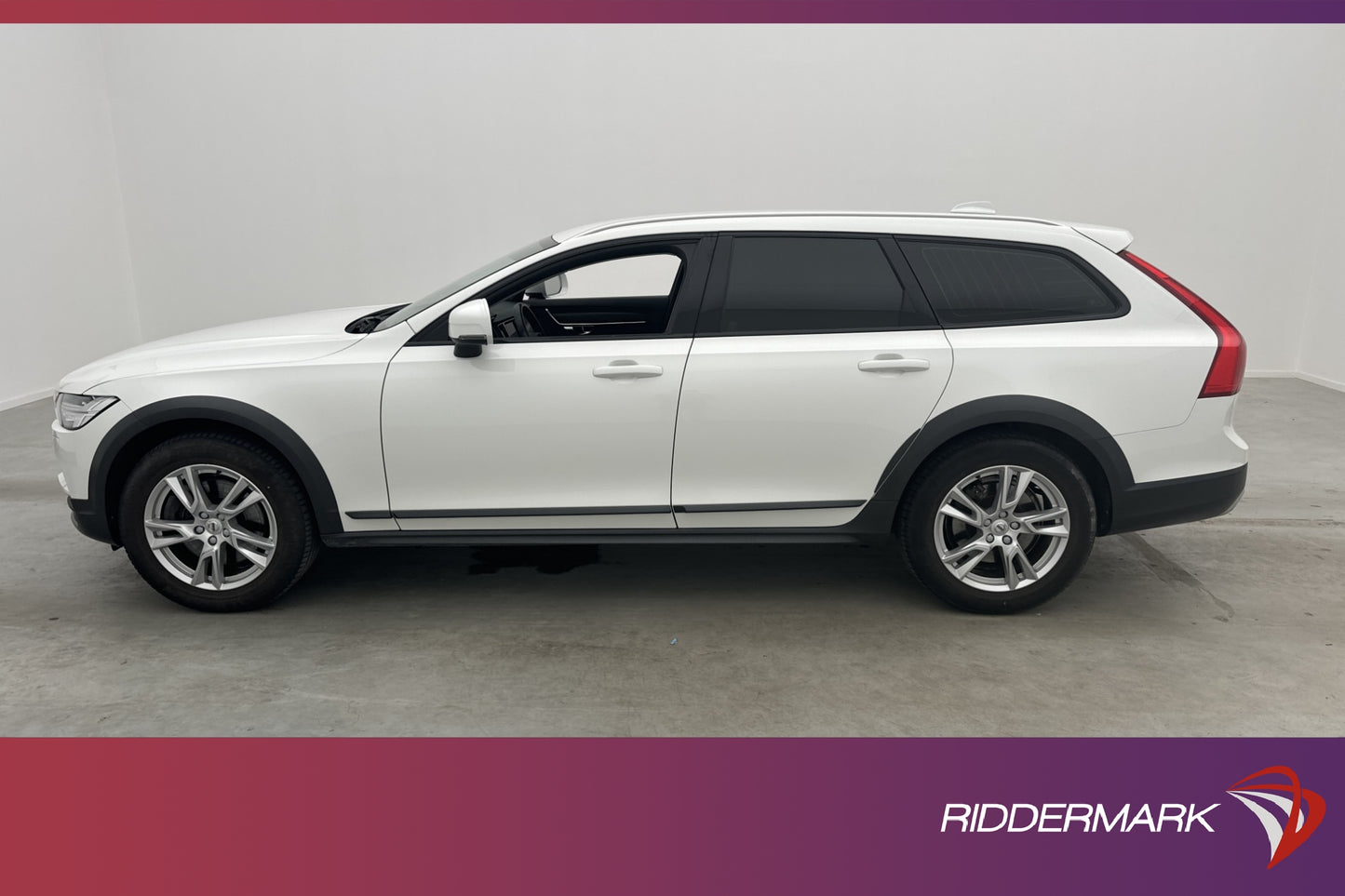 Volvo V90 Cross Country D4 AWD Momentum VOC Värm Navi Drag