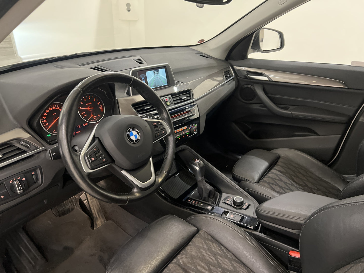 BMW X1 xDrive20i 192hk X-Line HiFi Kamera Halvskinn Dragkrok