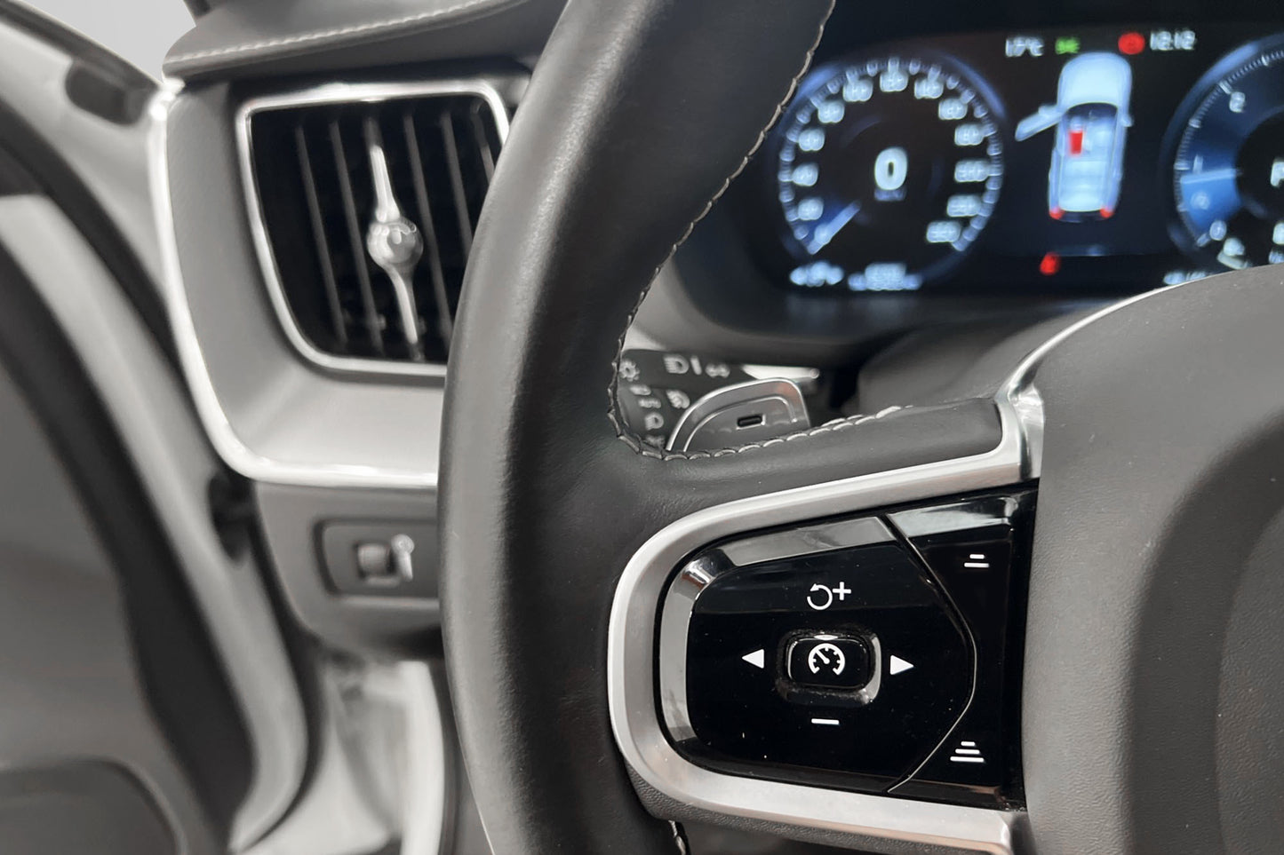 Volvo XC60 B5 AWD R-Design VOC Pano 360° H/K Drag Navigation