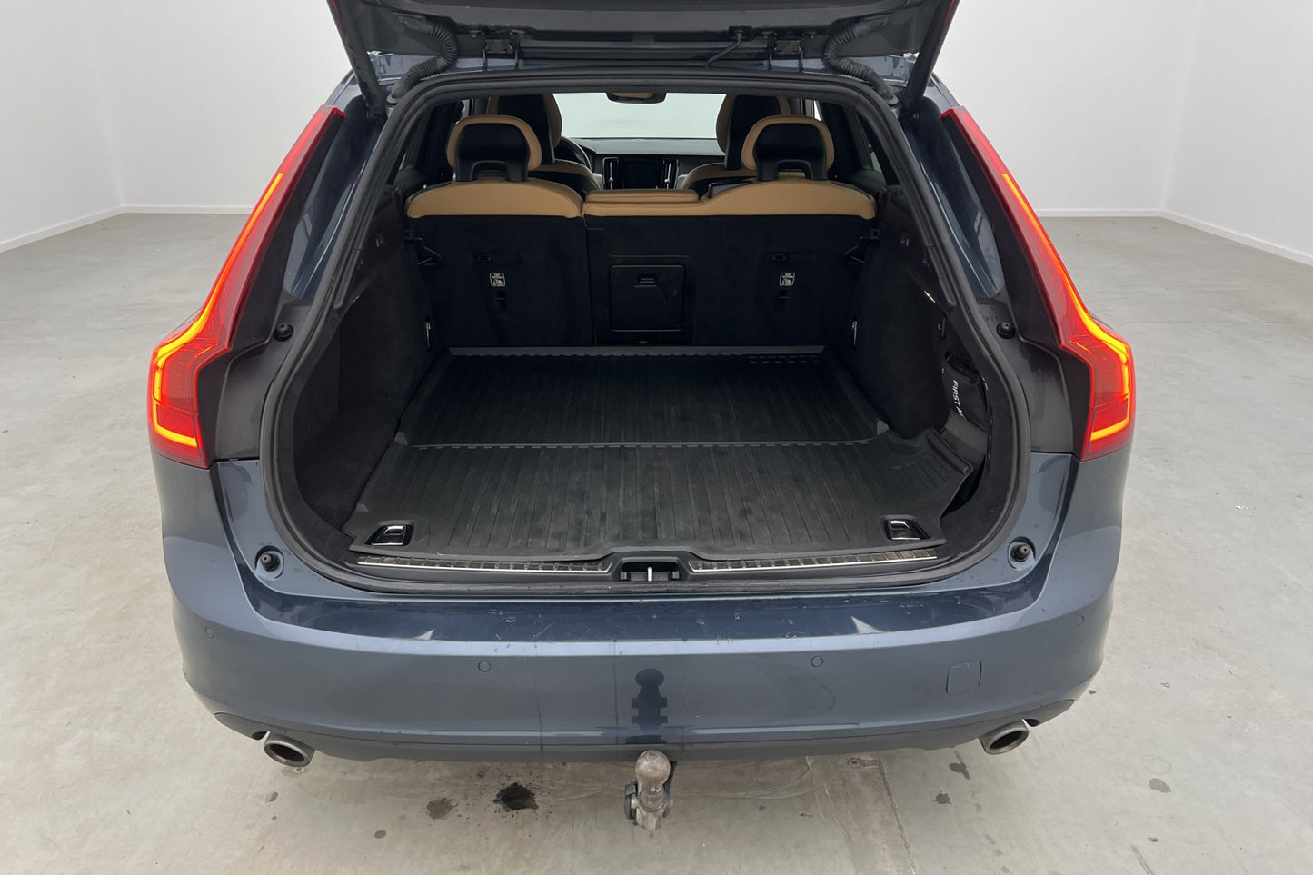 Volvo V90 T4 190hk Momentum VOC D-Värm B-Kamera Navi Drag