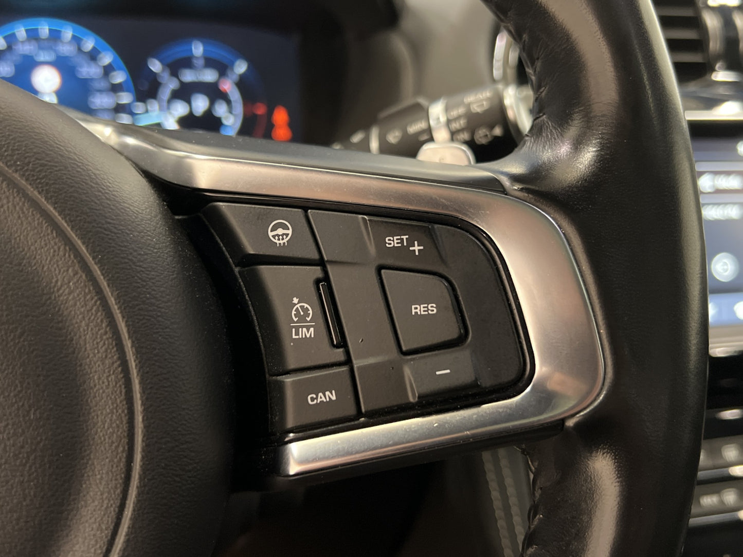 Jaguar F-Pace 180hk AWD Aut R-Sport Cockpit Pano Meridian