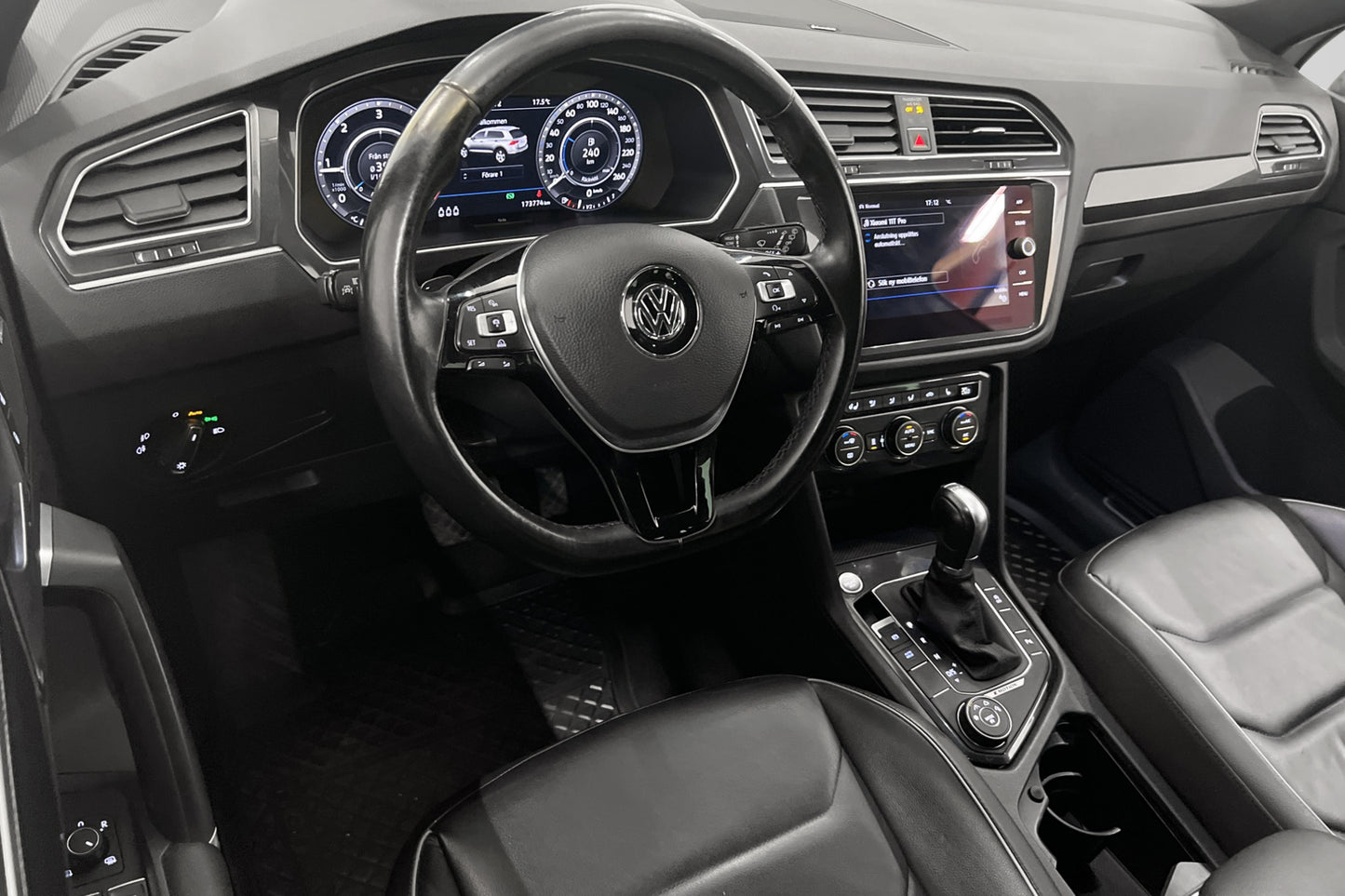 Volkswagen Tiguan 4M 190hk Cockpit Dynaudio Skinn Drag BLIS