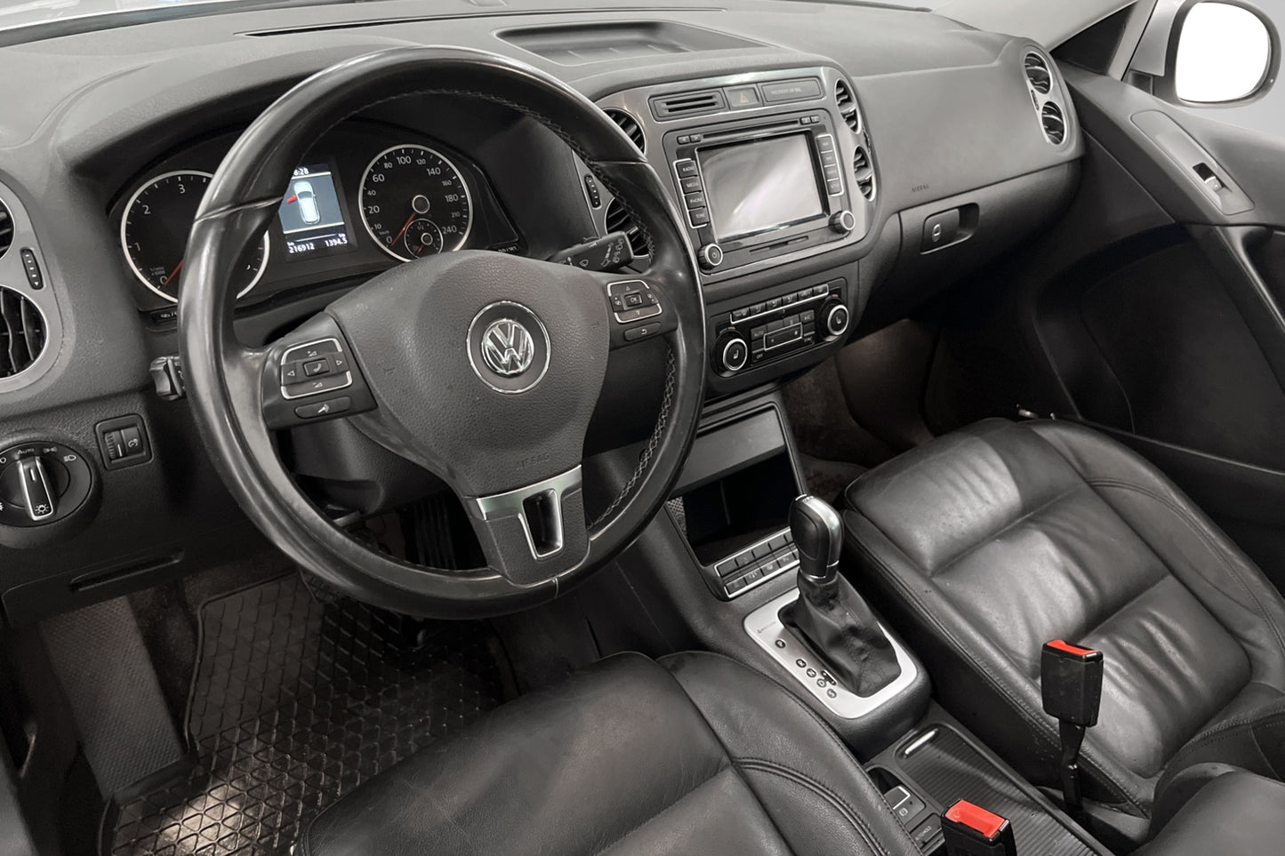 Volkswagen Tiguan 2.0 TDI 4M D-Värm Pano Skinn B-Kamera Navi