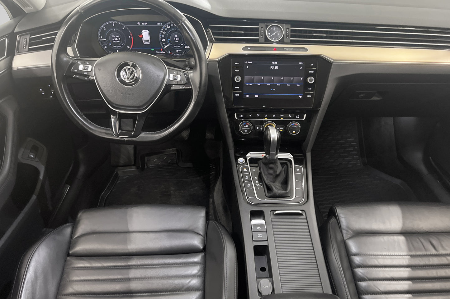 Volkswagen Passat 4M 190hk R-Line Cockpit Skinn Värm BLIS