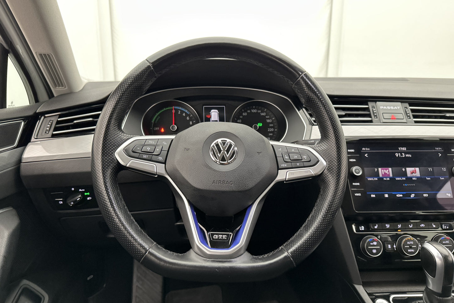 Volkswagen Passat GTE 218hk Värmare Kamera Navi Drag MOMS