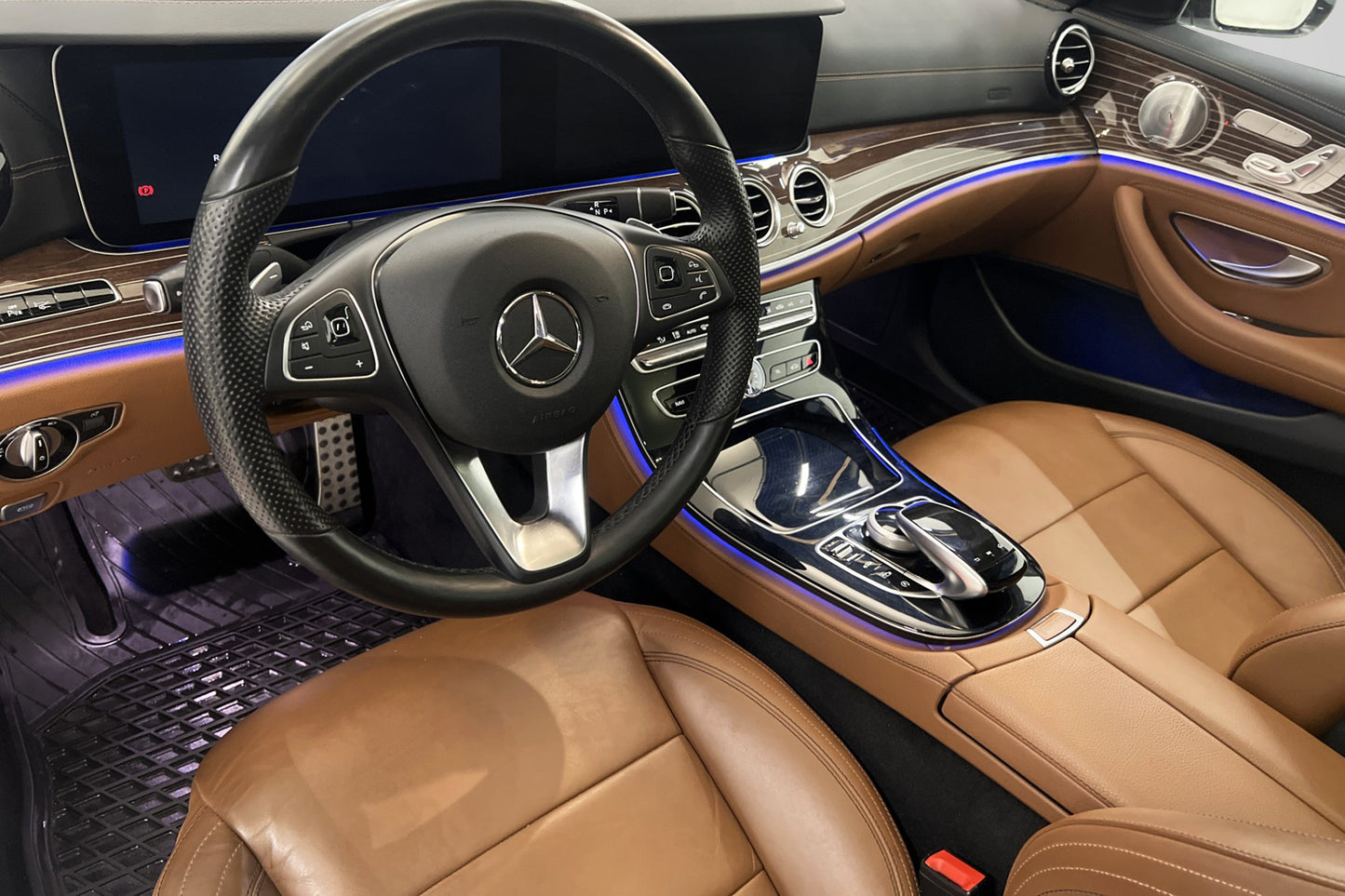 Mercedes-Benz E 400 4M 333hk AMG Widescreen Burmester Pano