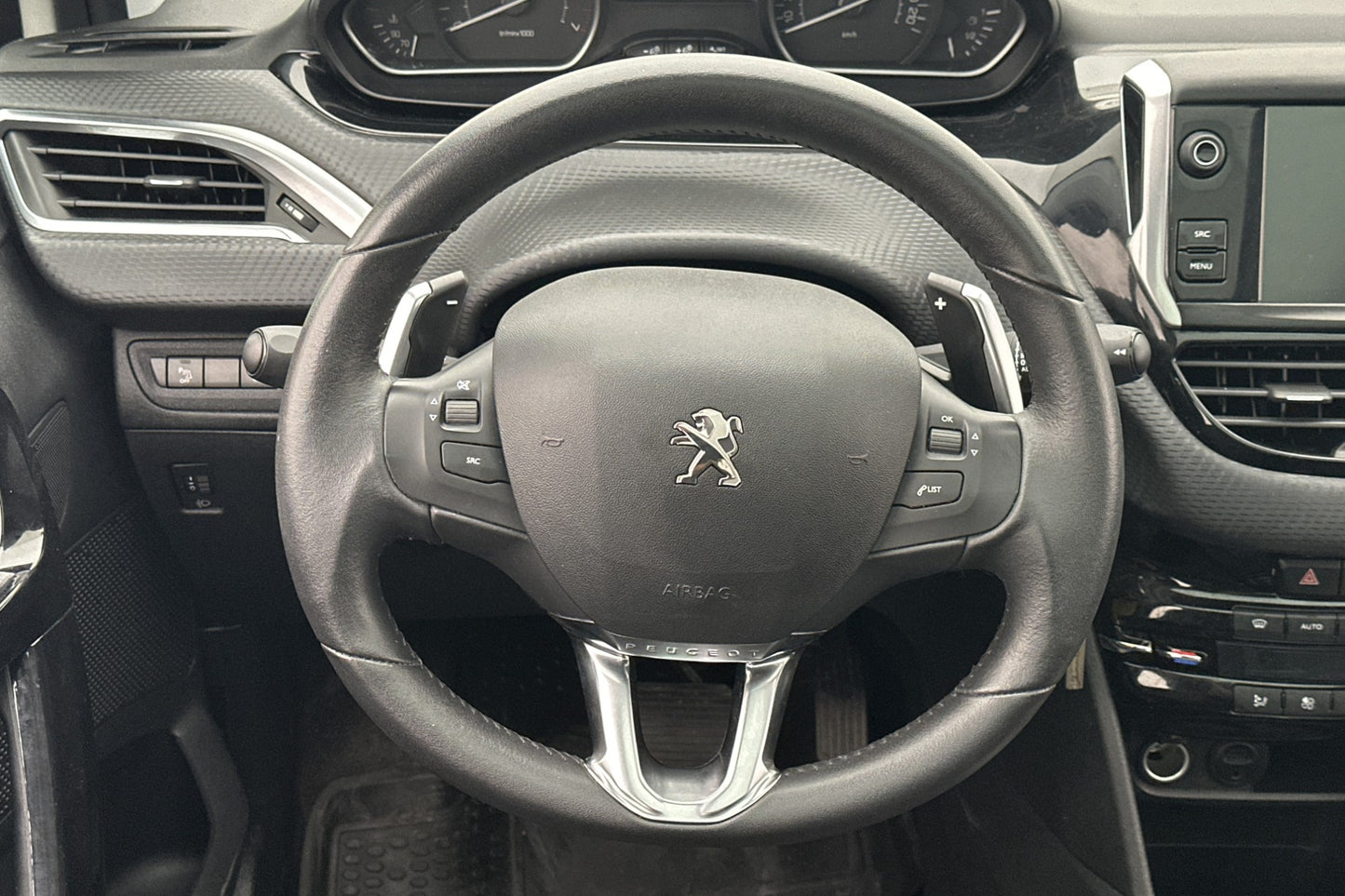 Peugeot 208 1.2 VTi 82hk Style Panorama Sensorer Välservad