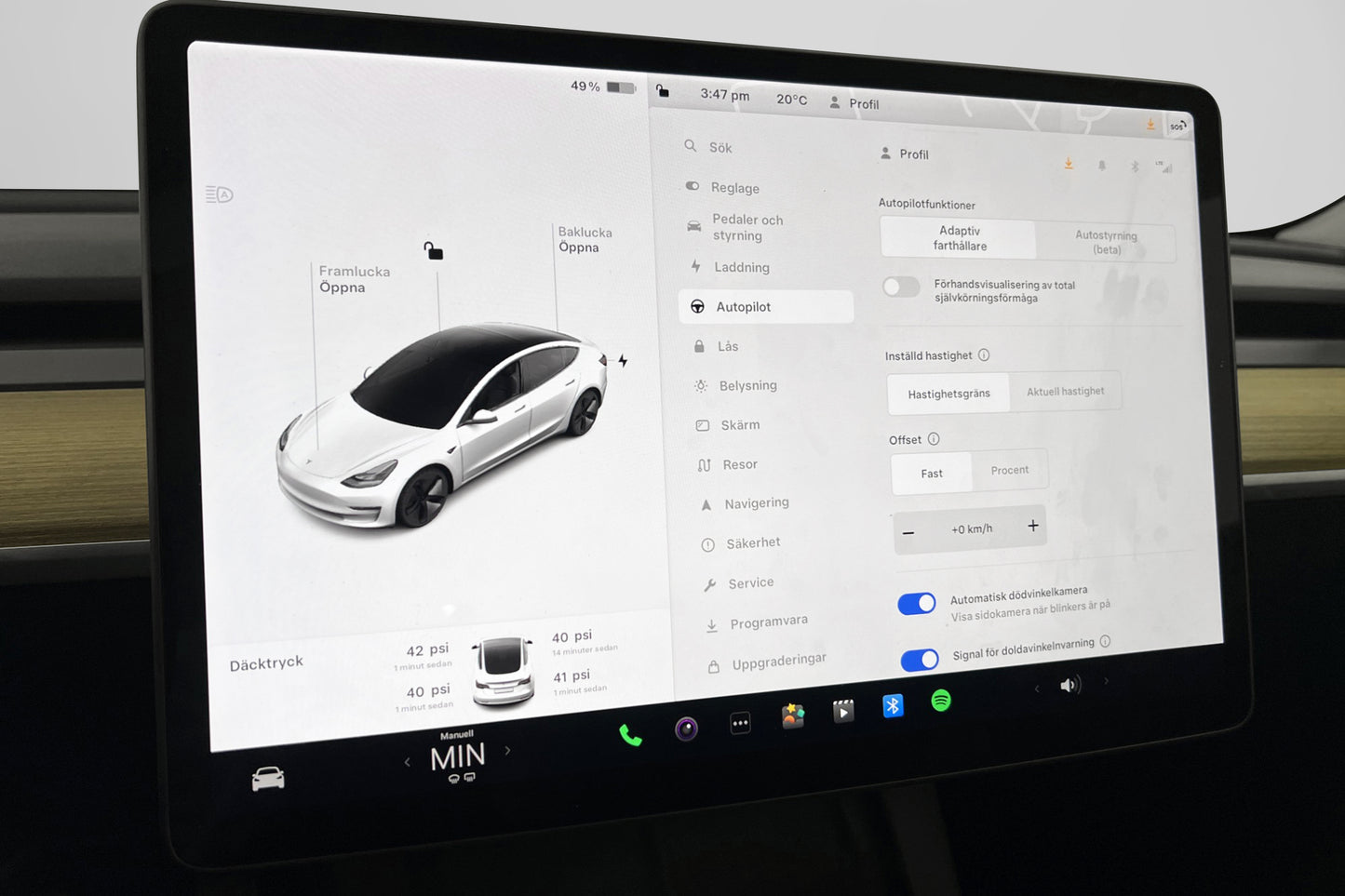 Tesla Model 3 Long Range AWD 440hk Svensksåld Autopilot