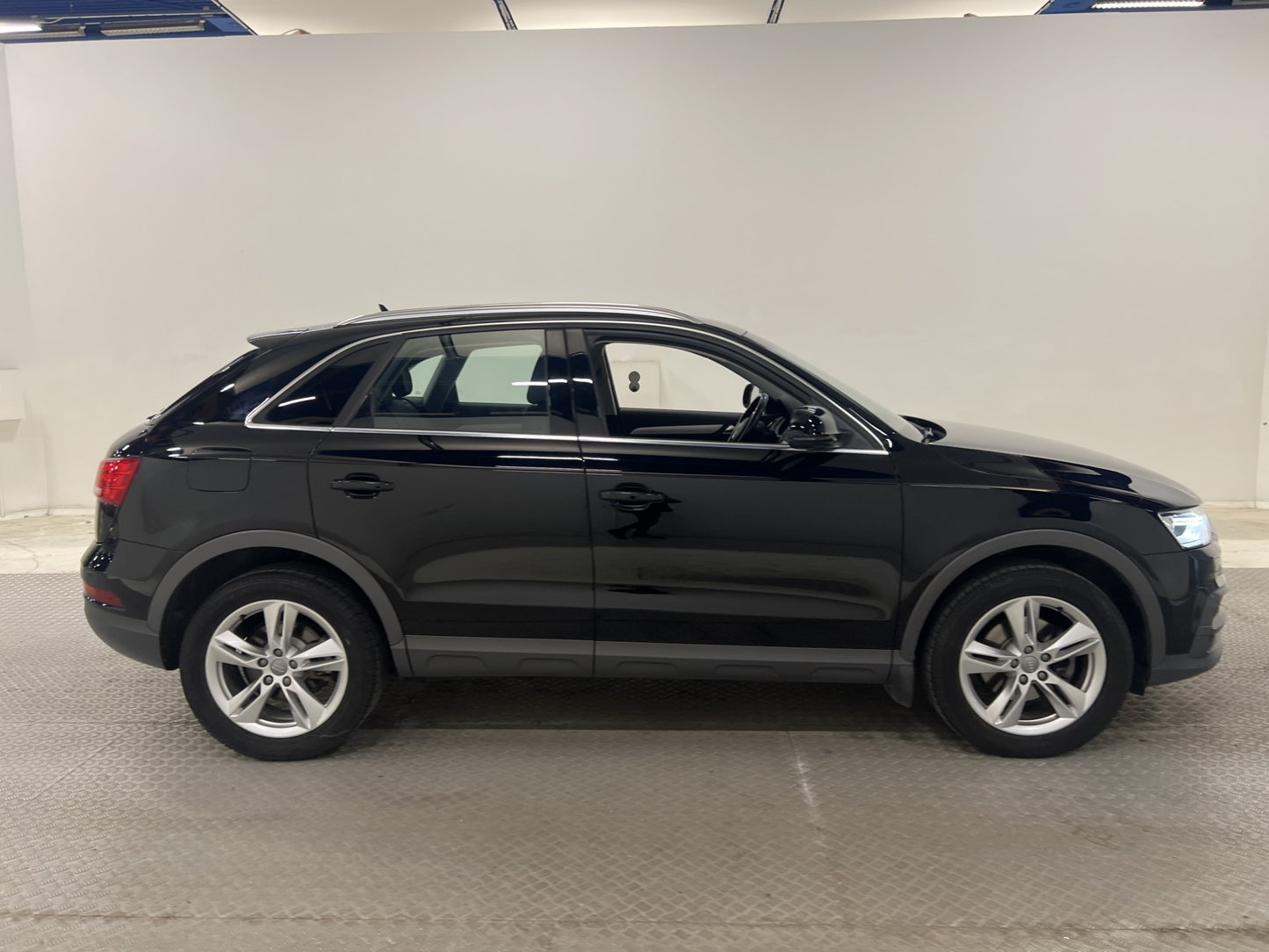 Audi Q3 2.0 TDI Quattro 150hk Sport Edit P-Sensor Alcantara