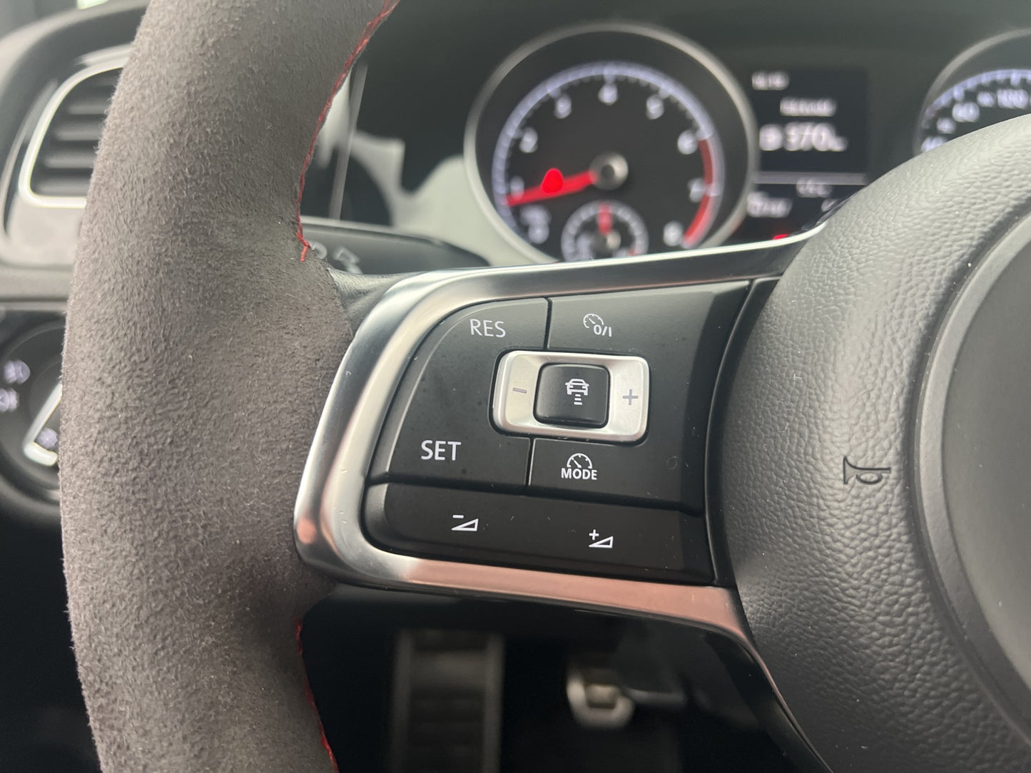 Volkswagen Golf TSI 150hk R-Line Highline Plus Värm Carplay