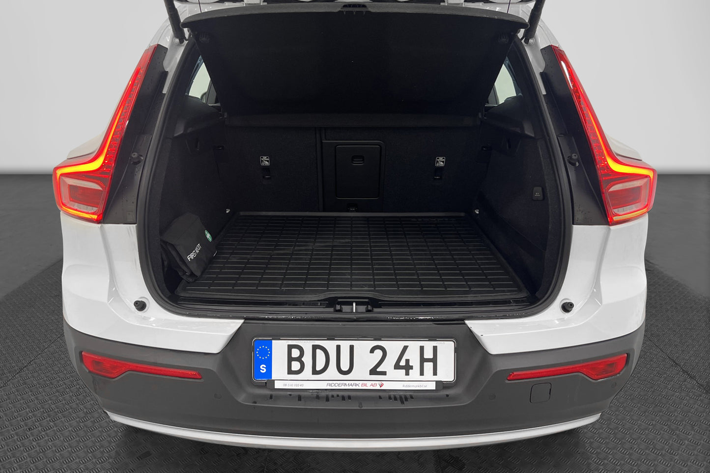 Volvo XC40 B4 AWD 197 hk VOC Navi P-sensorer Backkamera