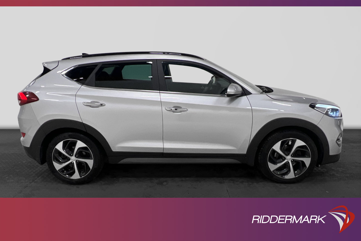 Hyundai Tucson CRDi 4WD 185hk Pano Skinn Kamera Navi Drag