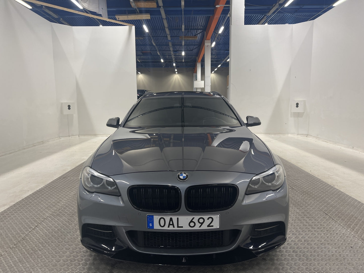 BMW M550 d xDrive Touring 381hk M Sport Värm Pano H/K Drag