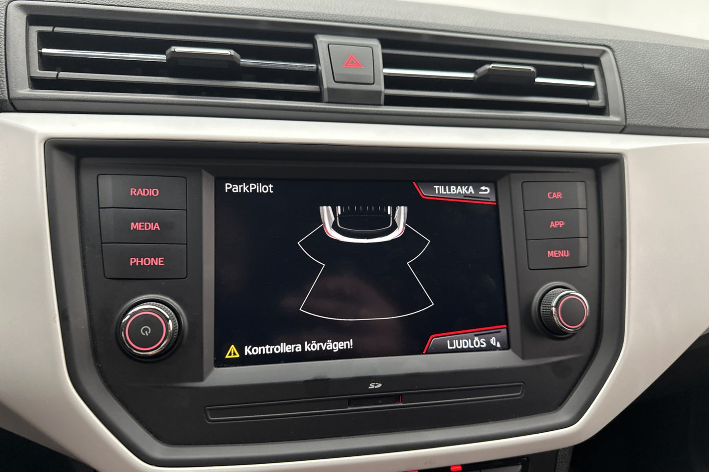 SEAT Arona 1.0 TSI 115hk Xcellence Värmare Sensorer CarPlay