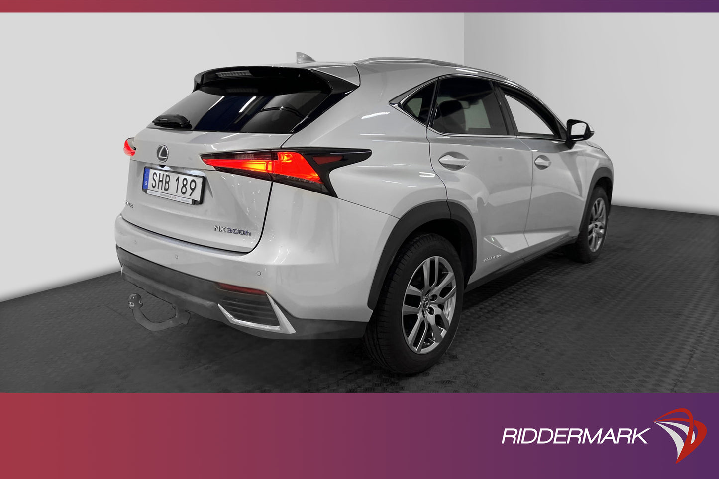 Lexus NX 300h AWD 197hk Business Kamera Skinn Navi Drag MOMS