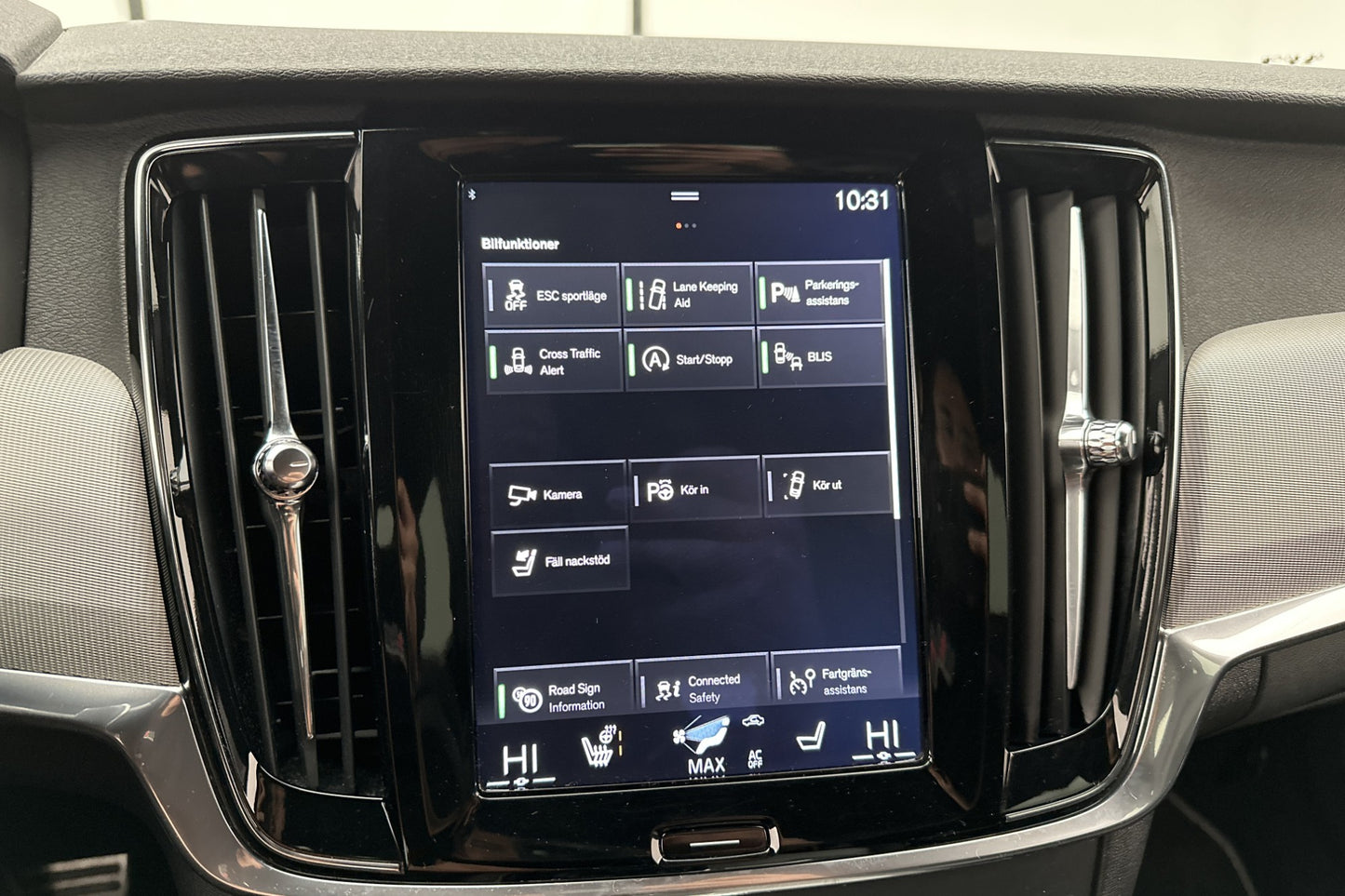 Volvo V90 D3 AWD R-Design VOC Värm Kamera Navi BLIS Drag