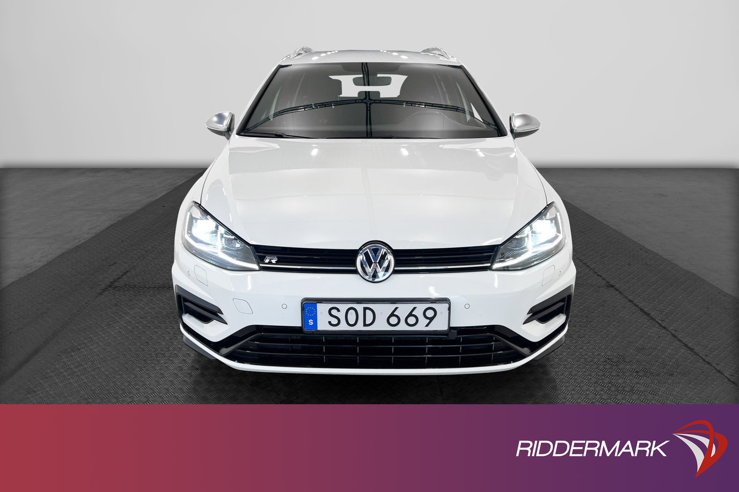 Volkswagen Golf R 4M 310hk Cockpit Bkamera Adaptiv Sensorer