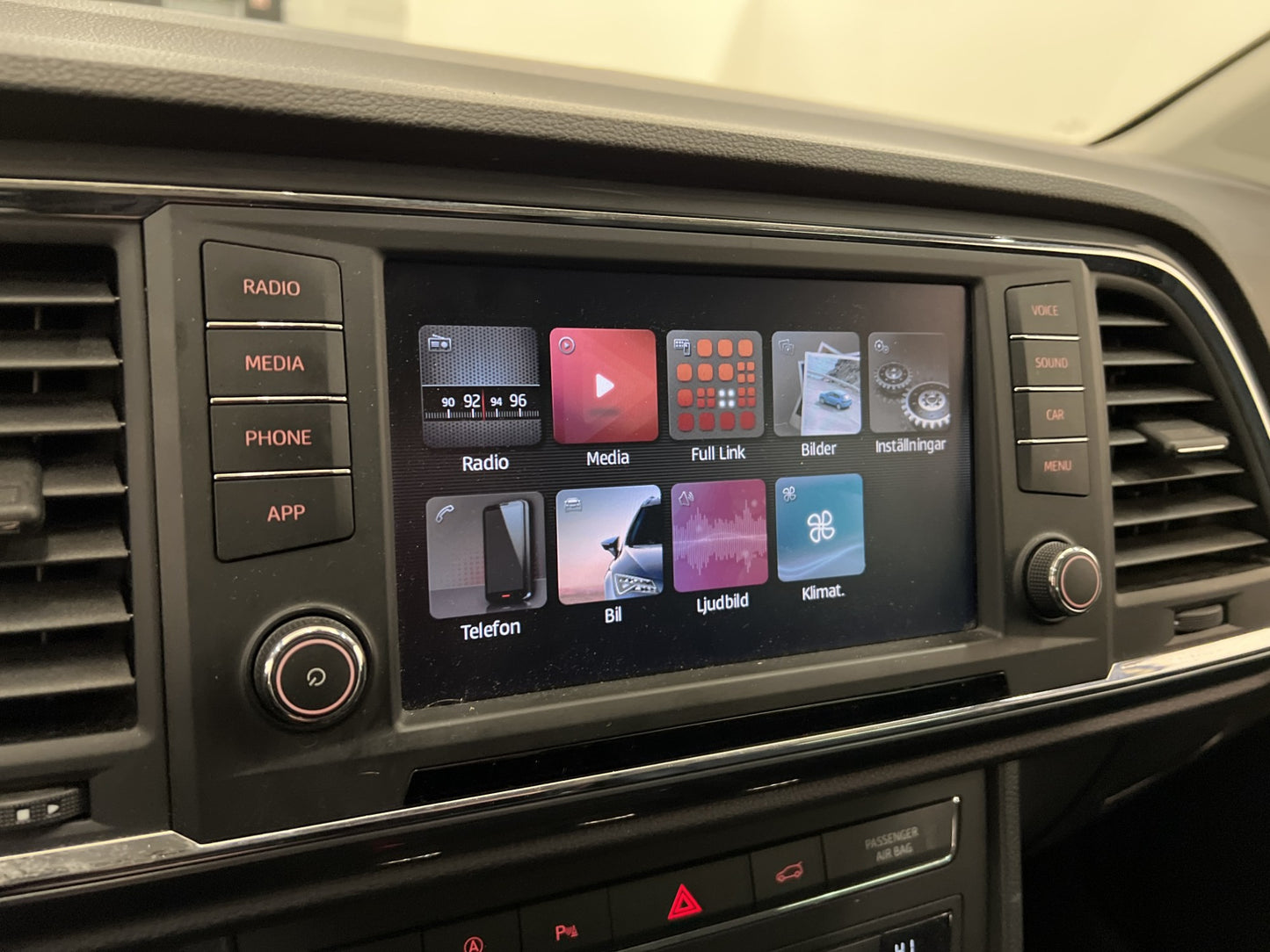 SEAT Ateca 1.0 TSI 115hk Style Värmare CarPlay Sensorer Drag