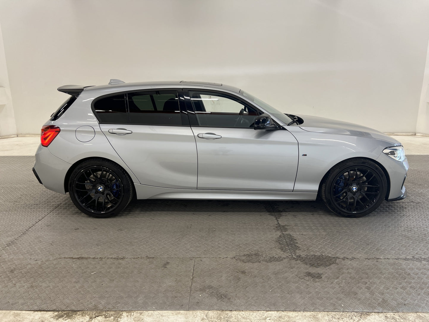 BMW M135i xDrive 326hk Taklucka Navi H/K Alcantara