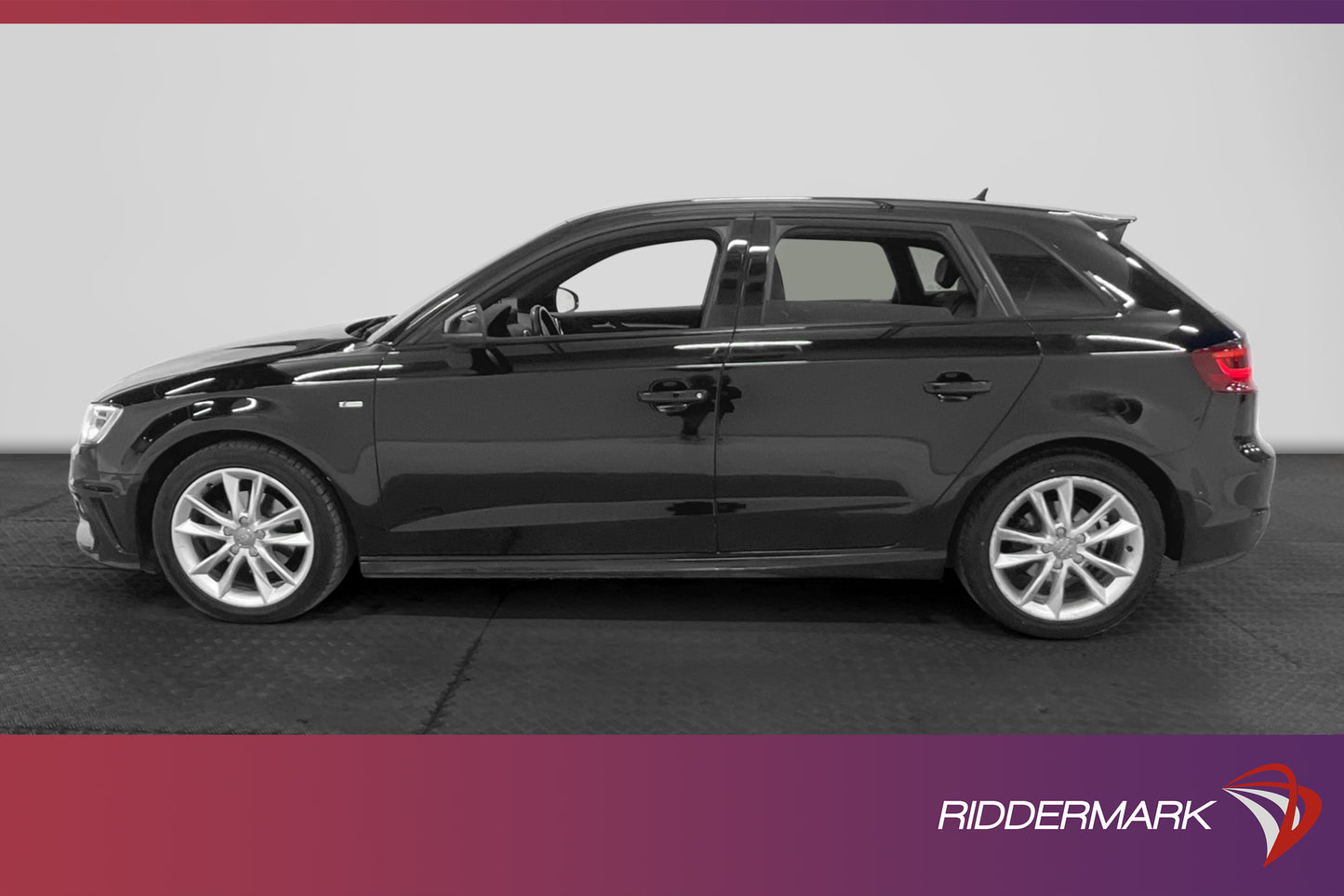 Audi A3 1.6 TDI Quattro 110HK S-Line Navi Skinn Svart optik