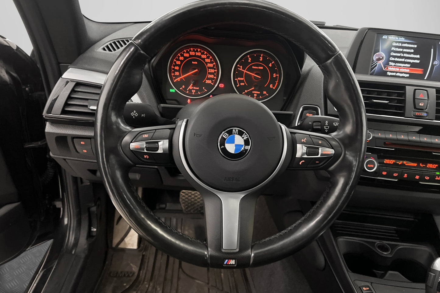 BMW 218 d Coupé 143hk M Sport Pano Rattvärme Sensorer