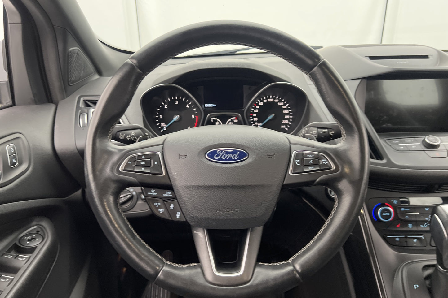 Ford Kuga 2.0 TDCi AWD ST-Line CarPlay P-sensorer 180hk