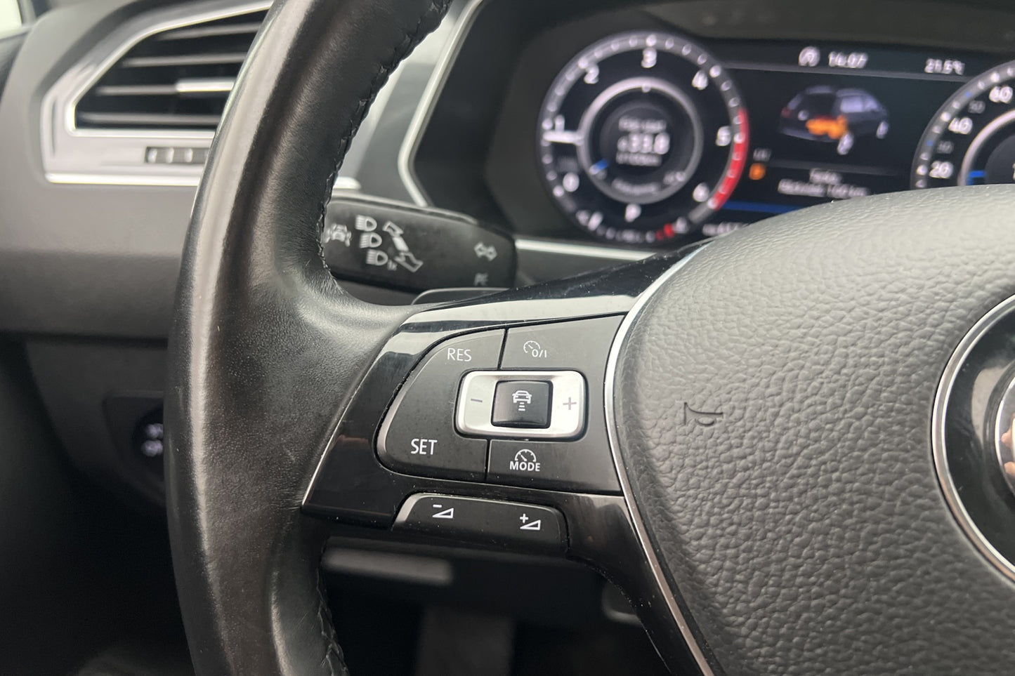 Volkswagen Tiguan 2.0 TDI 4M R-Line Cockpit Värm Kamera Drag