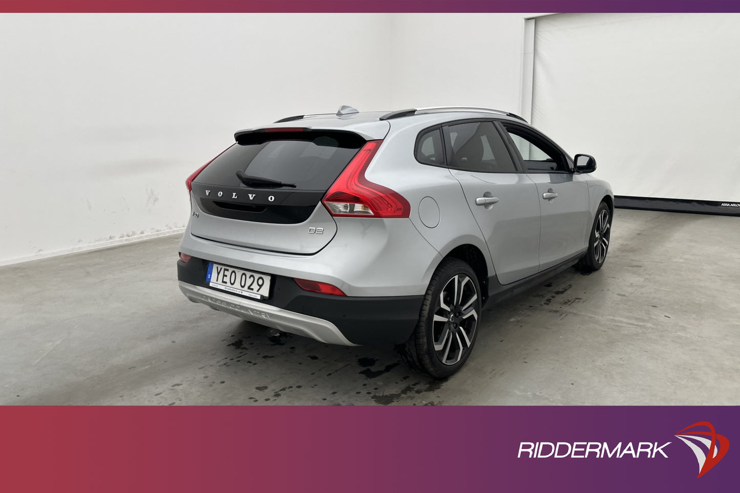 Volvo V40 Cross Country D2 120hk Summum Värm Pano Kamera VOC