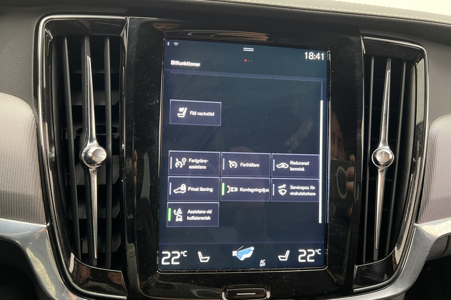 Volvo V90 D3e 150hk R-Design VOC Värm CarPlay Sensorer Drag