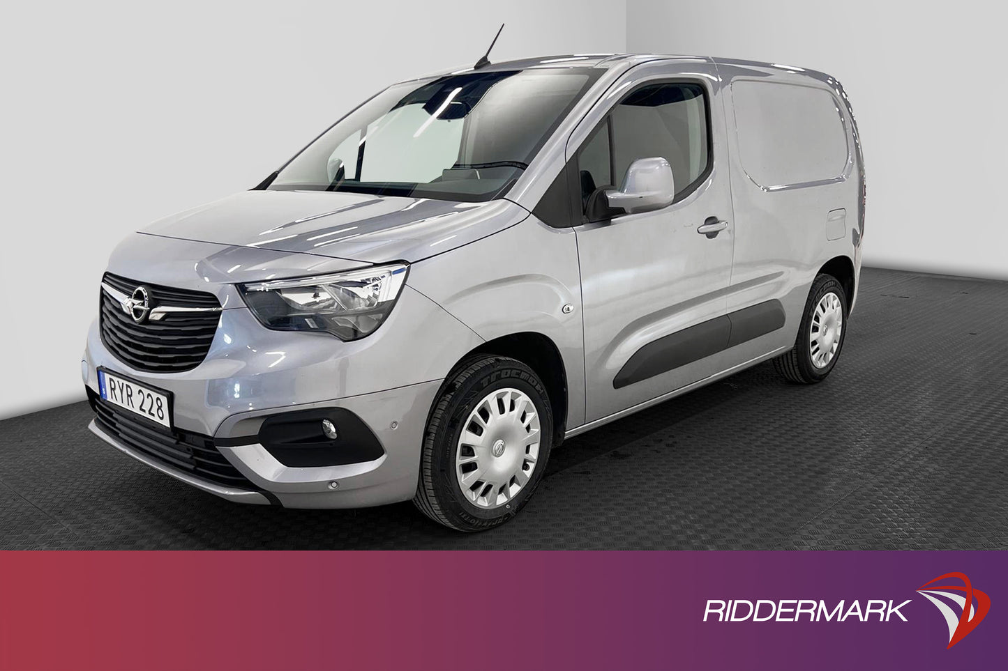 Opel Combo 1.5 3-sits 101hk Navi PDC Dragkrok M-värmare