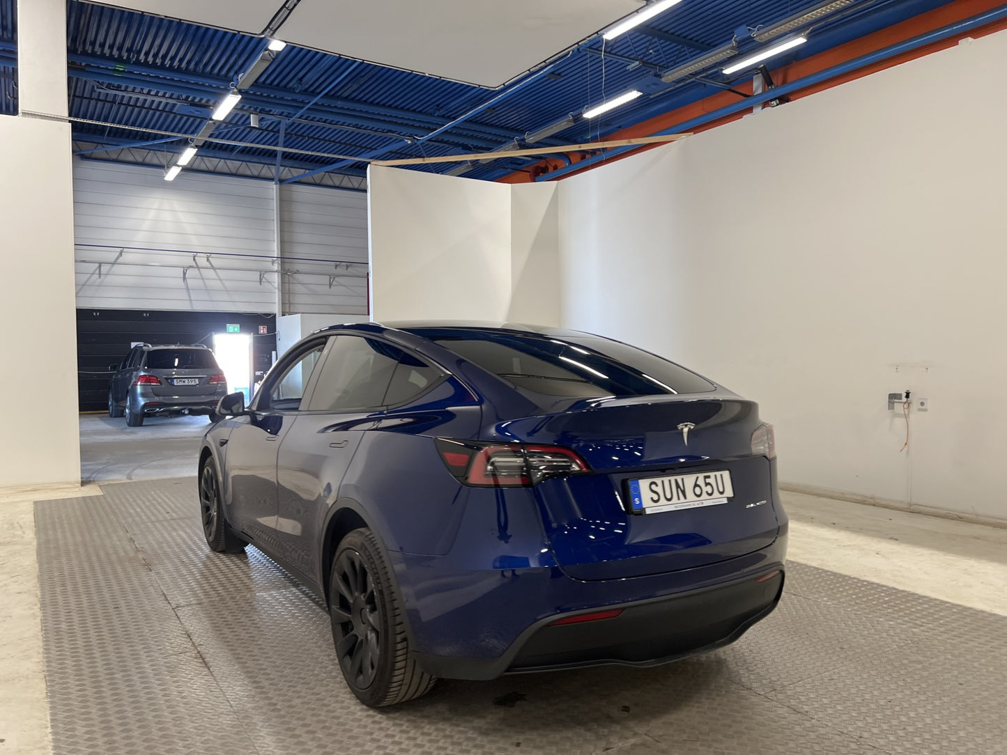 Tesla Model Y Long Range 345hk Svensksål Uppgraderad AP MOMS