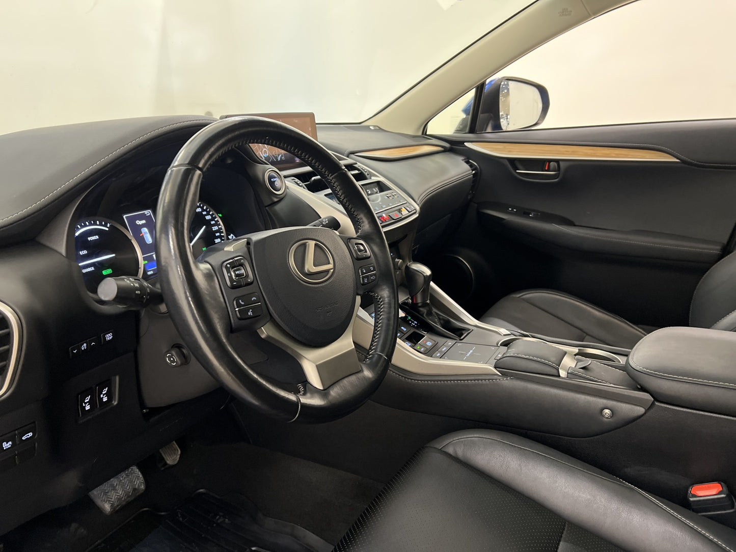 Lexus NX 300h AWD 197hk Luxury 360° HuD Skinn Navi