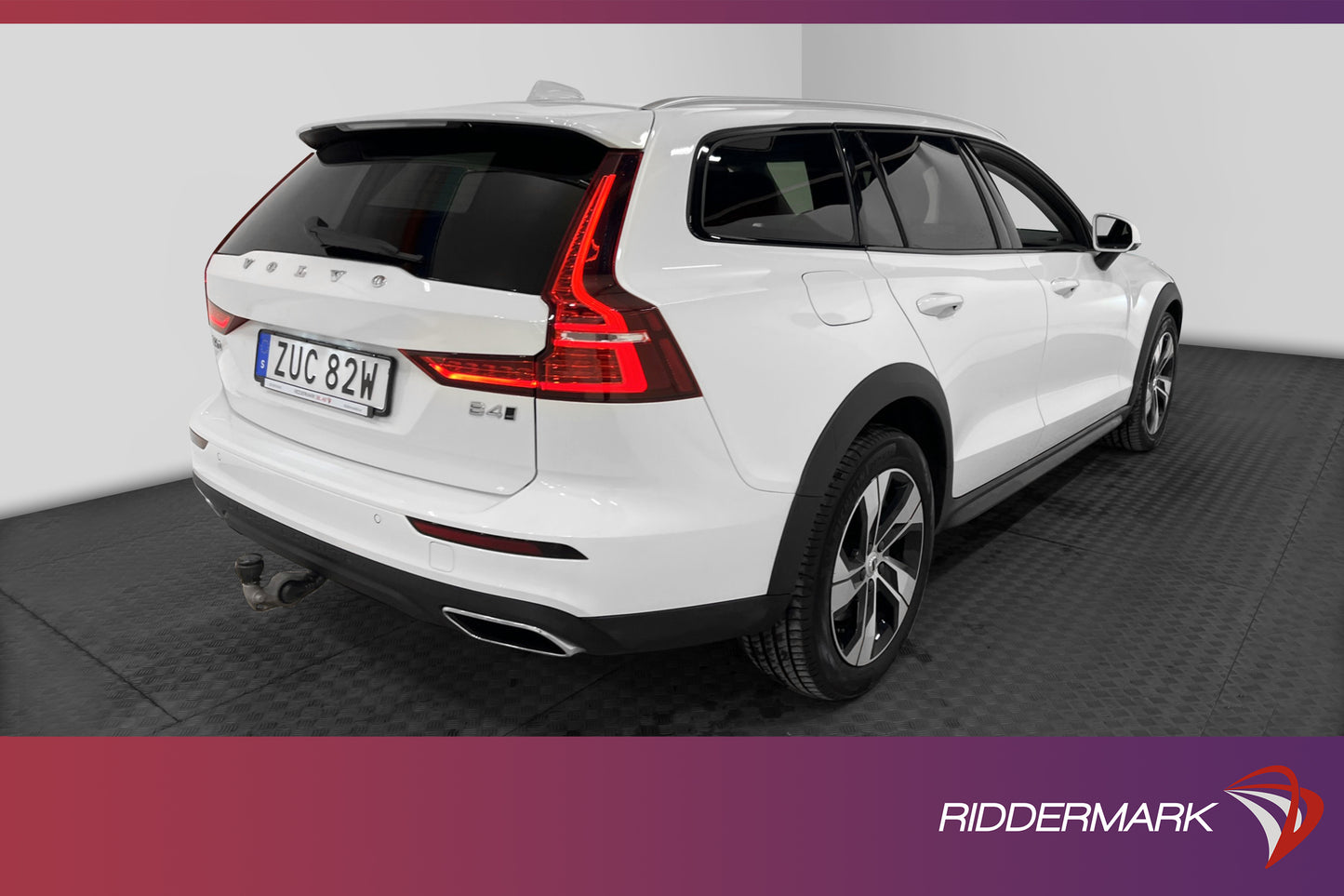 Volvo V60 Cross Country B4 AWD Momentum VOC P-värme 197hk