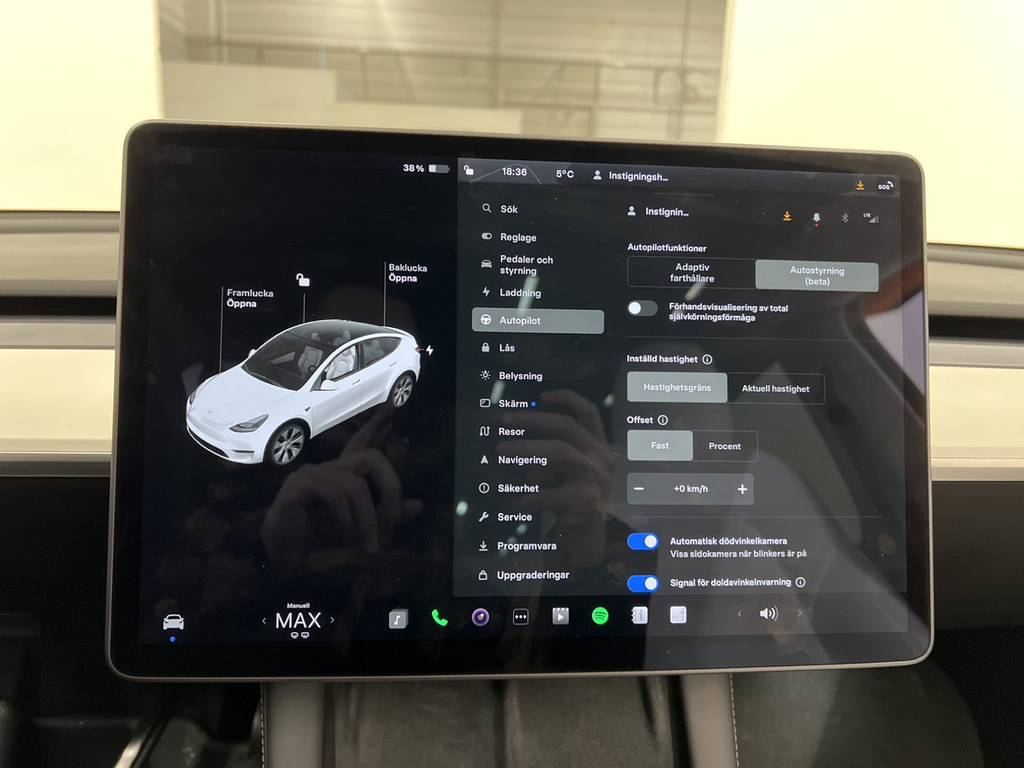 Tesla Model Y Long Range AWD 345hk Ljus interiör Dragkrok