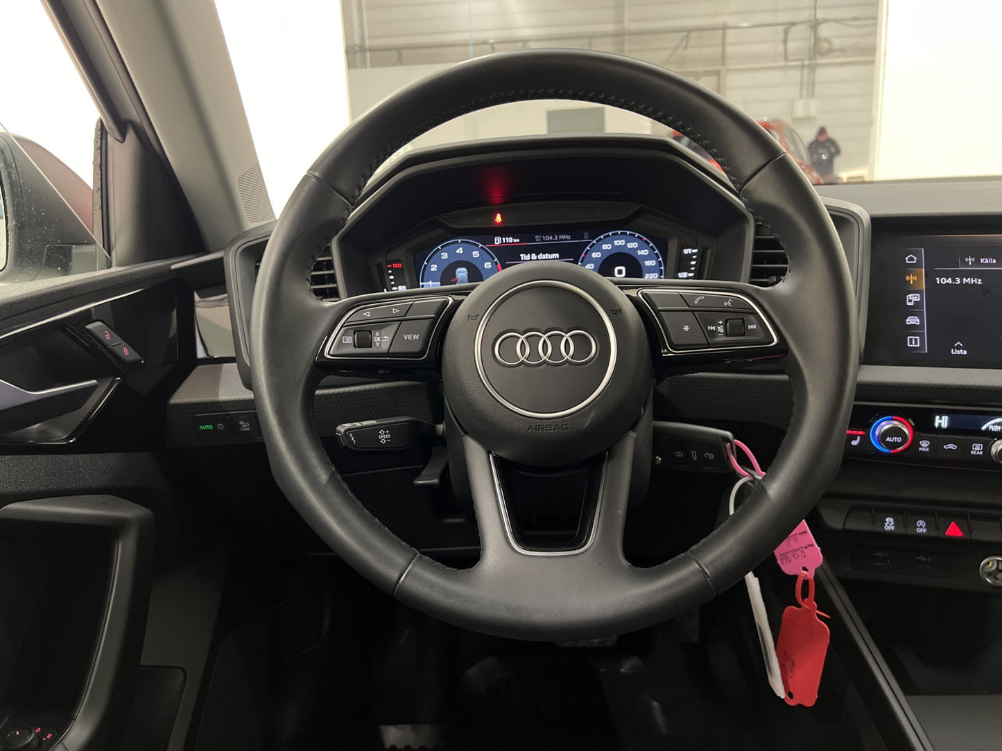 Audi A1 citycarver 30 TFSI Cockpit CarPlay P-sensorer 116hk