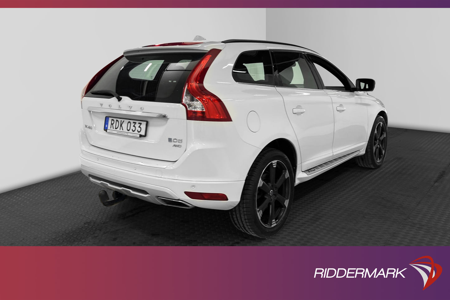 Volvo XC60 D5 220hk AWD Momentum Panorama D-värm Navi Drag